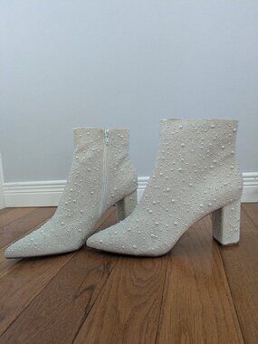 Betsey Johnson Cady Ankle Boots size 11 | | Colour: Ivory | Never Worn!